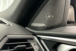valkoinen BMW i4 M50 2022 kuva 24.