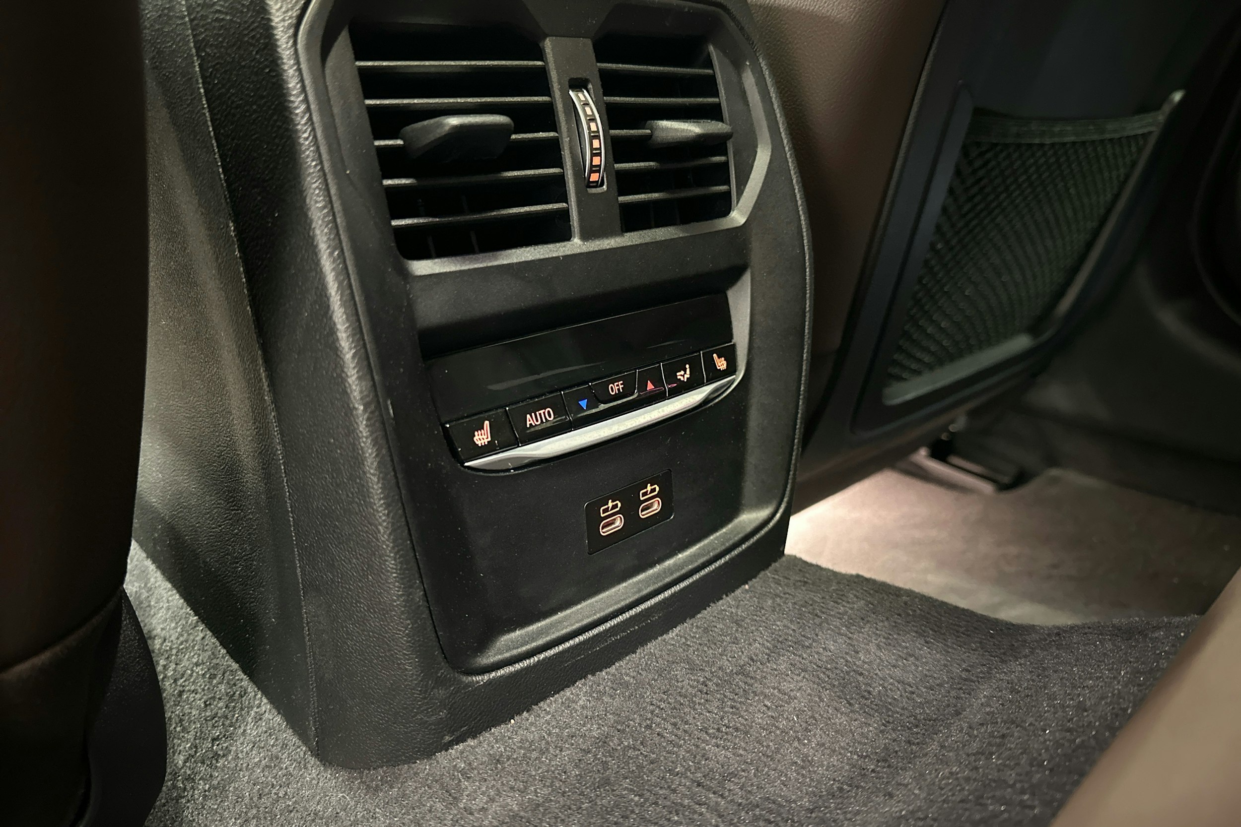 valkoinen BMW i4 M50 2022 kuva 29.