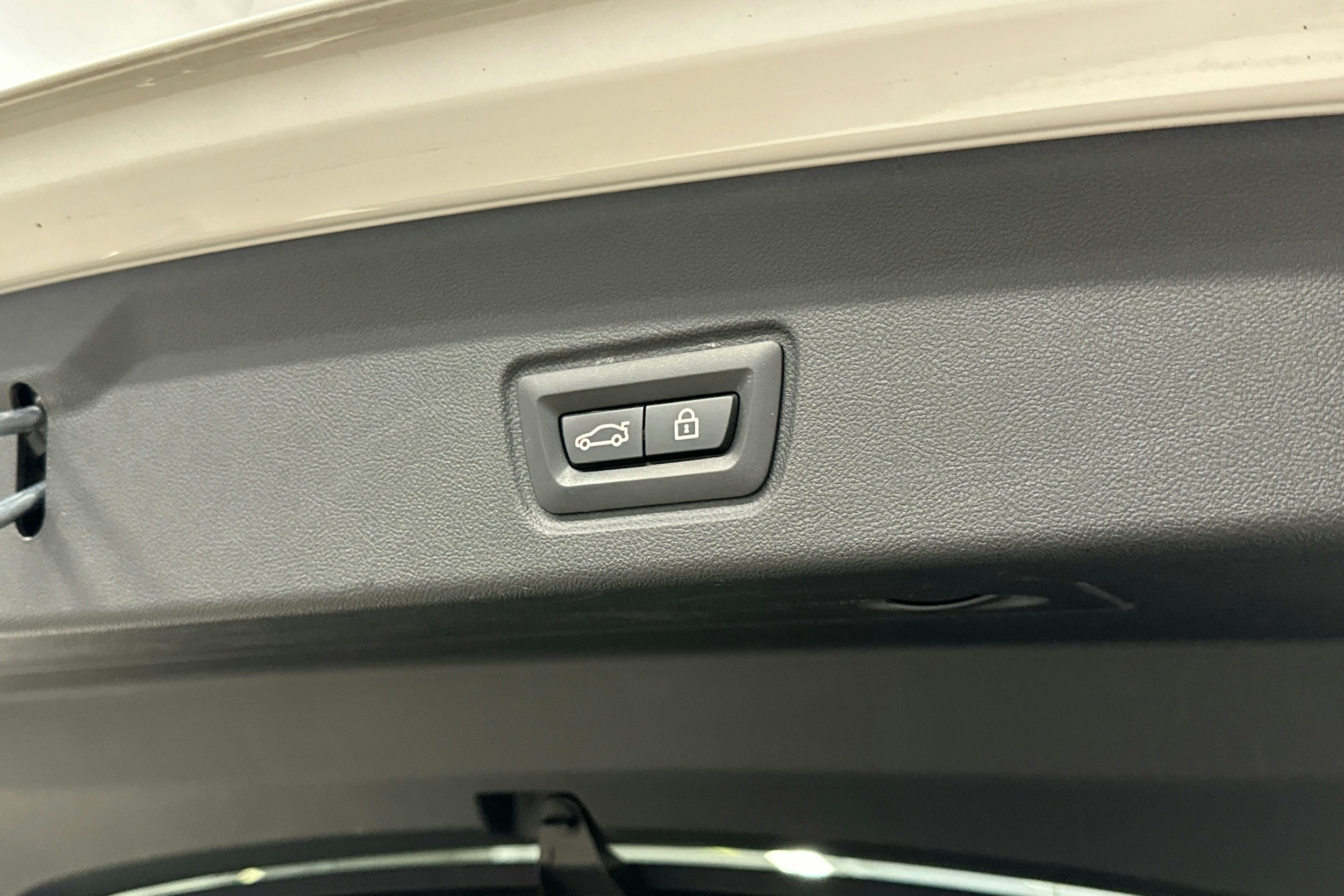 valkoinen BMW i4 M50 2022 kuva 31.