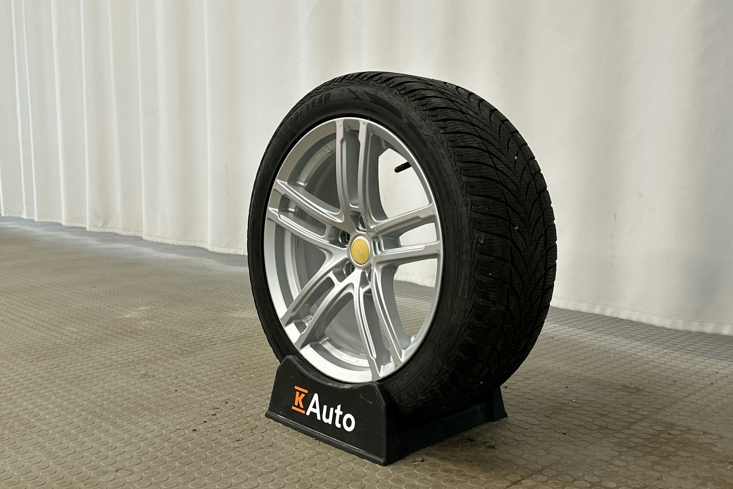 valkoinen BMW i4 M50 2022 kuva 33.