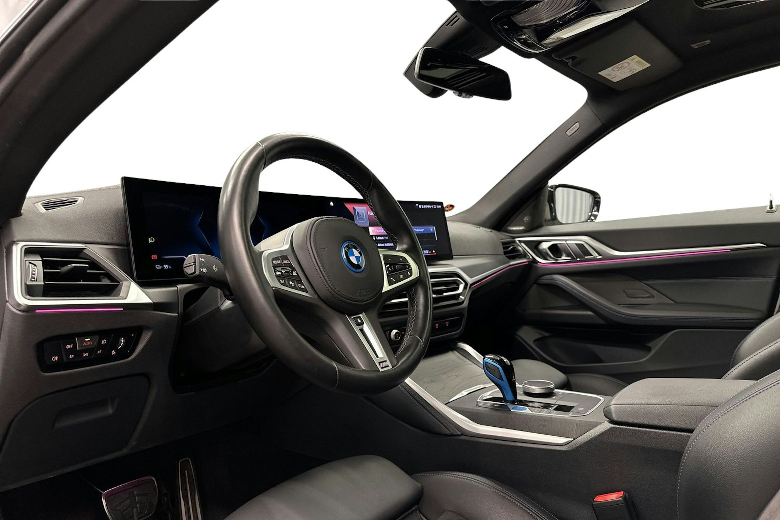 valkoinen BMW i4 M50 2022 kuva 7.
