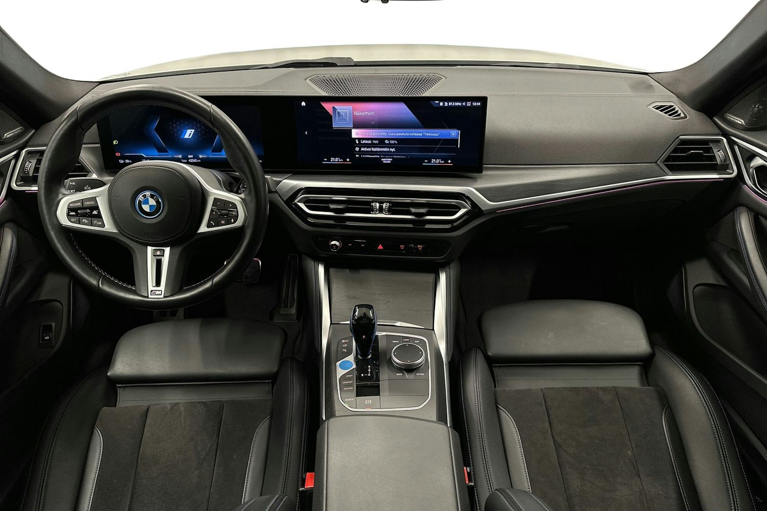 valkoinen BMW i4 M50 2022 kuva 9.