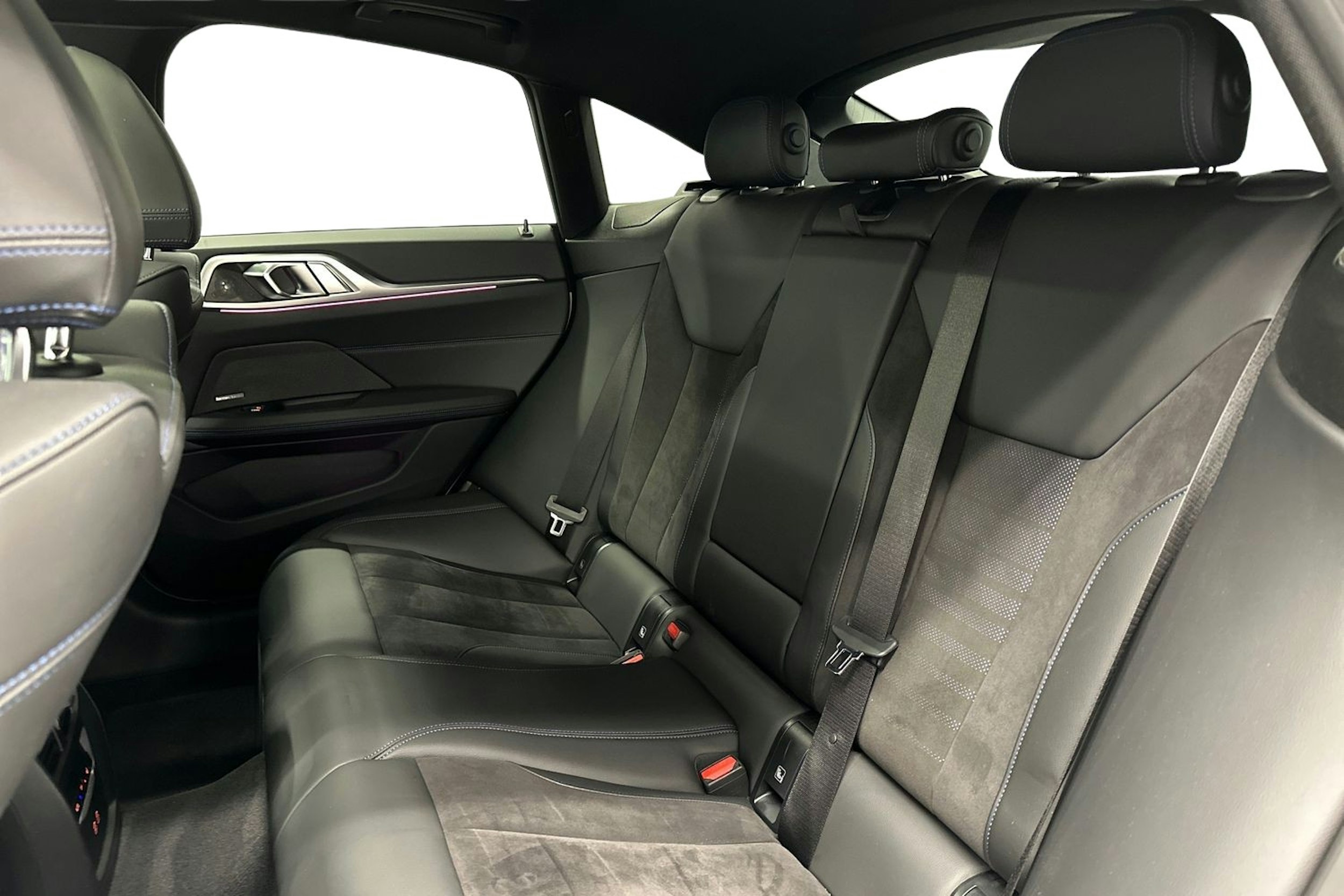 valkoinen BMW i4 M50 2022 kuva 10.