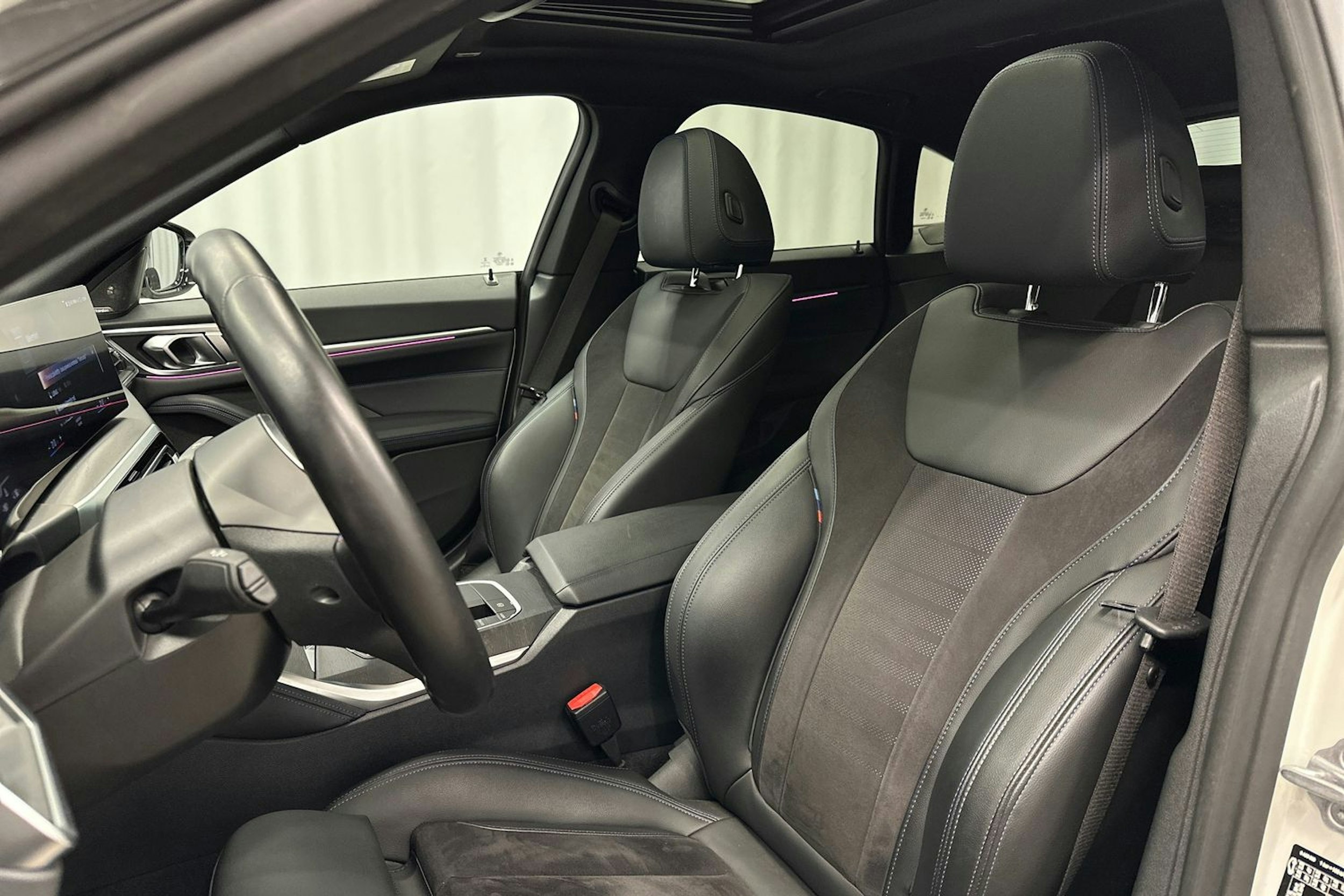 valkoinen BMW i4 M50 2022 kuva 20.