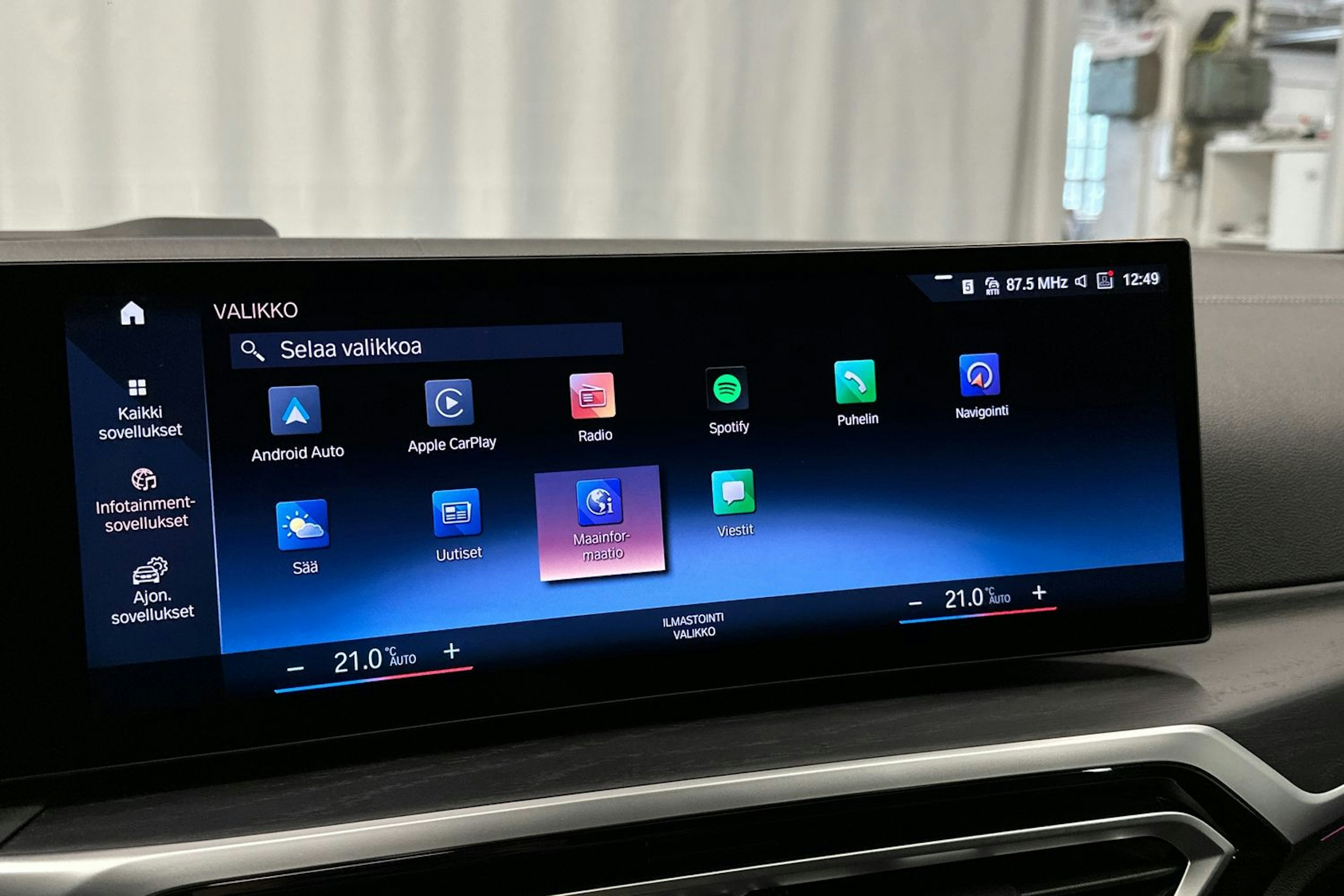 valkoinen BMW i4 M50 2022 kuva 26.