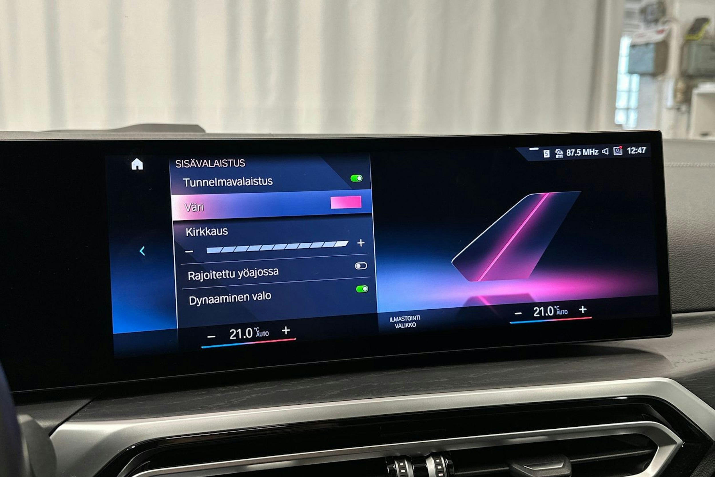 valkoinen BMW i4 M50 2022 kuva 27.