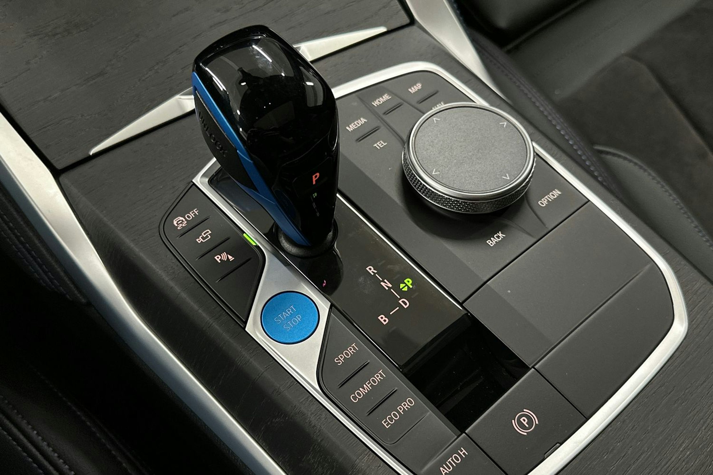 valkoinen BMW i4 M50 2022 kuva 37.