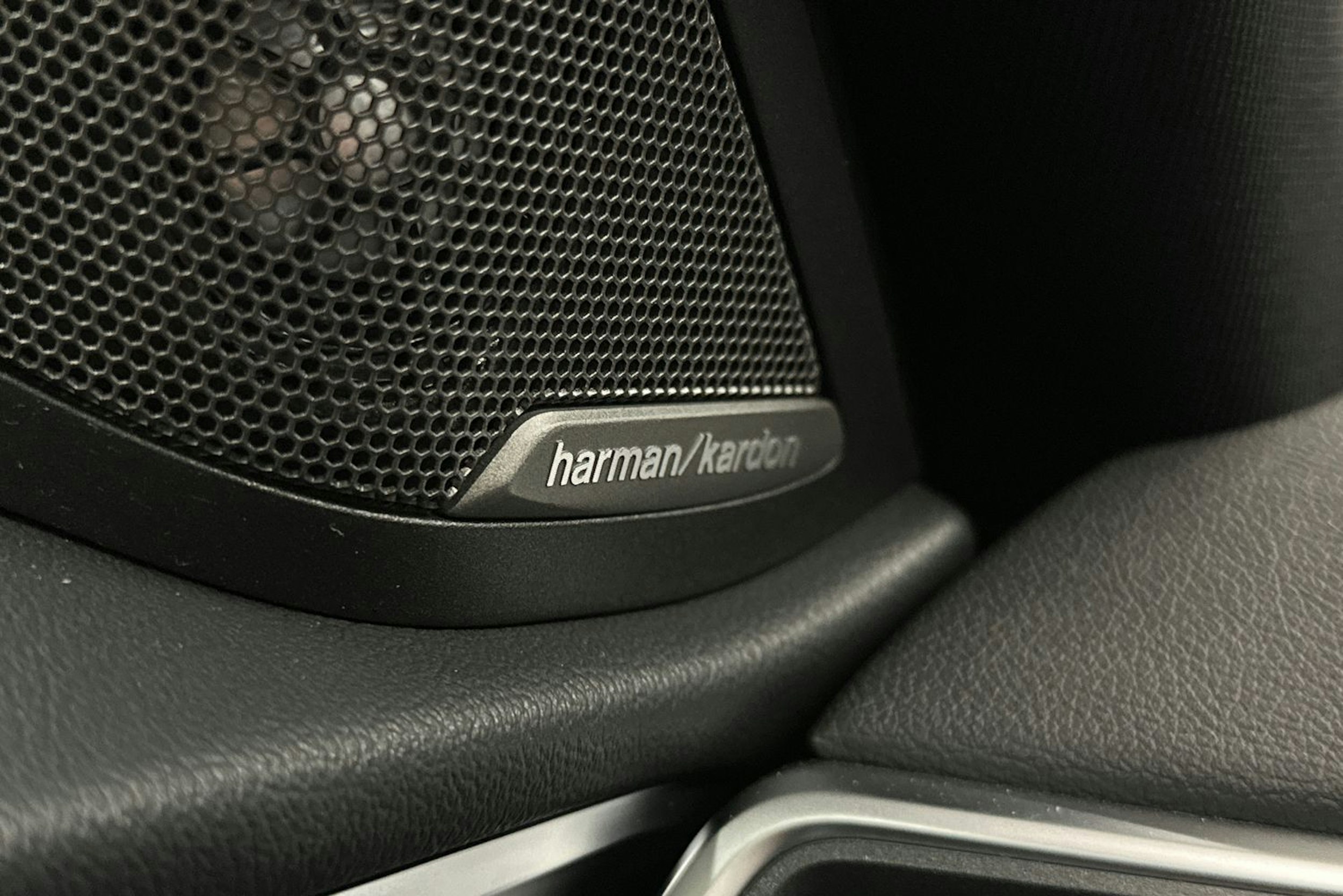 valkoinen BMW i4 M50 2022 kuva 39.