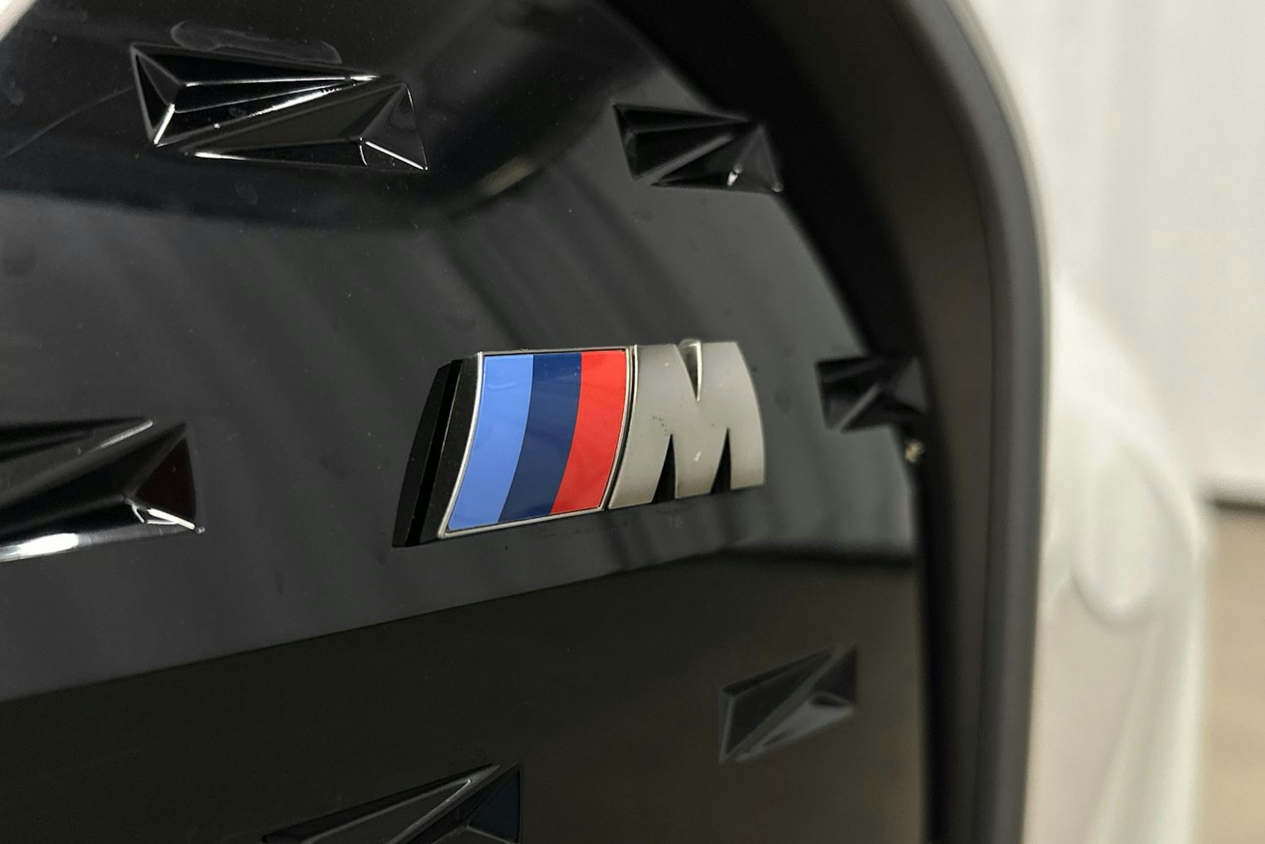 valkoinen BMW i4 M50 2022 kuva 41.