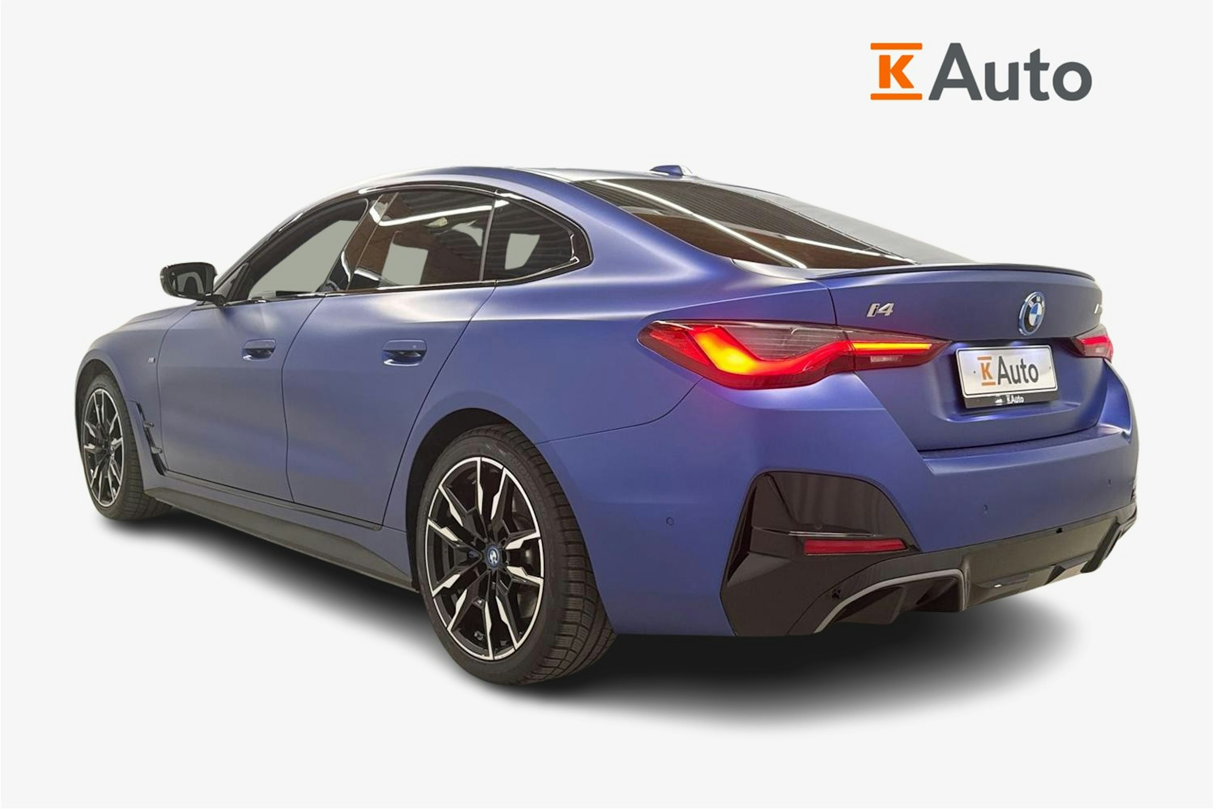 sininen BMW i4 M50 2022 kuva 2.