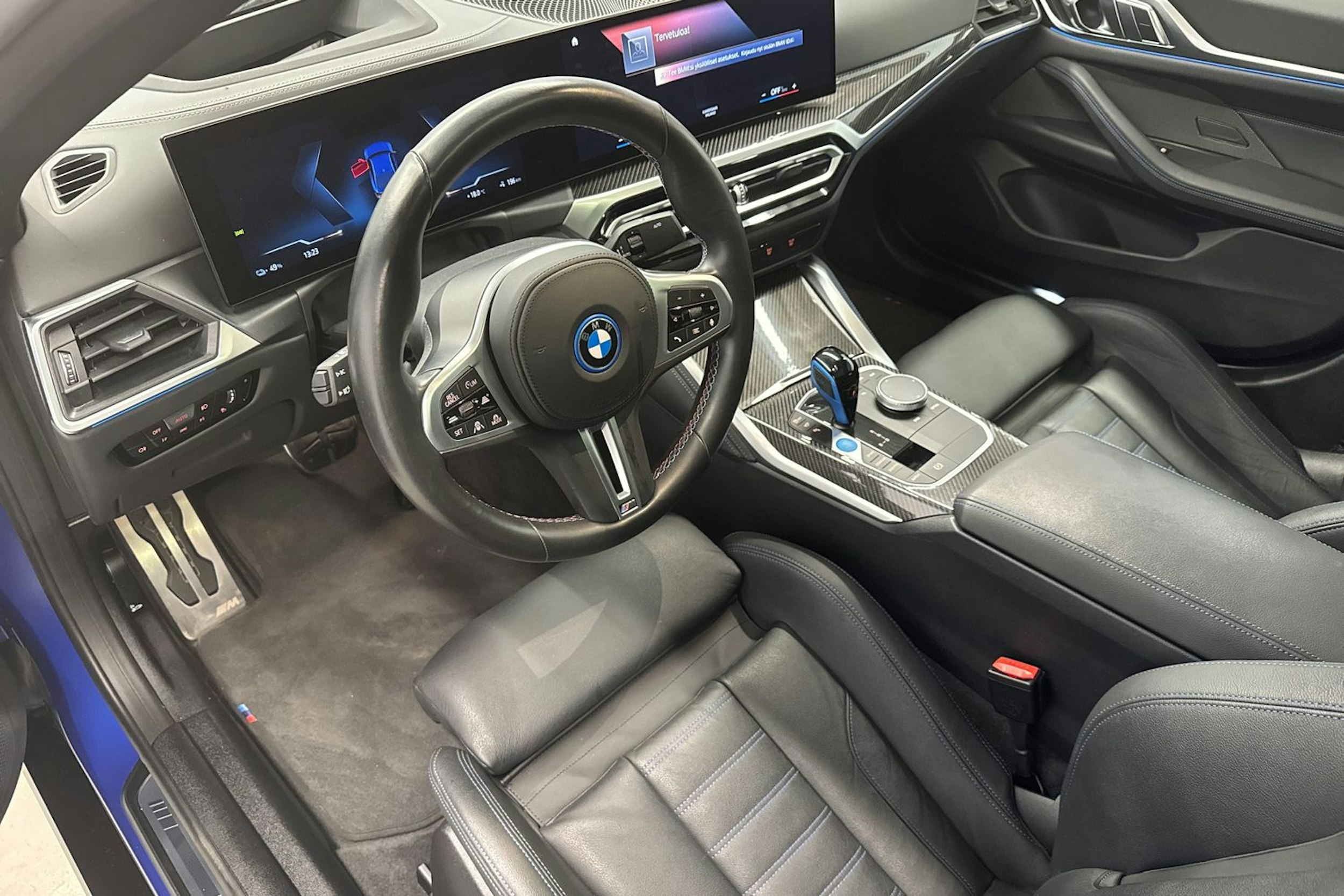 sininen BMW i4 M50 2022 kuva 7.