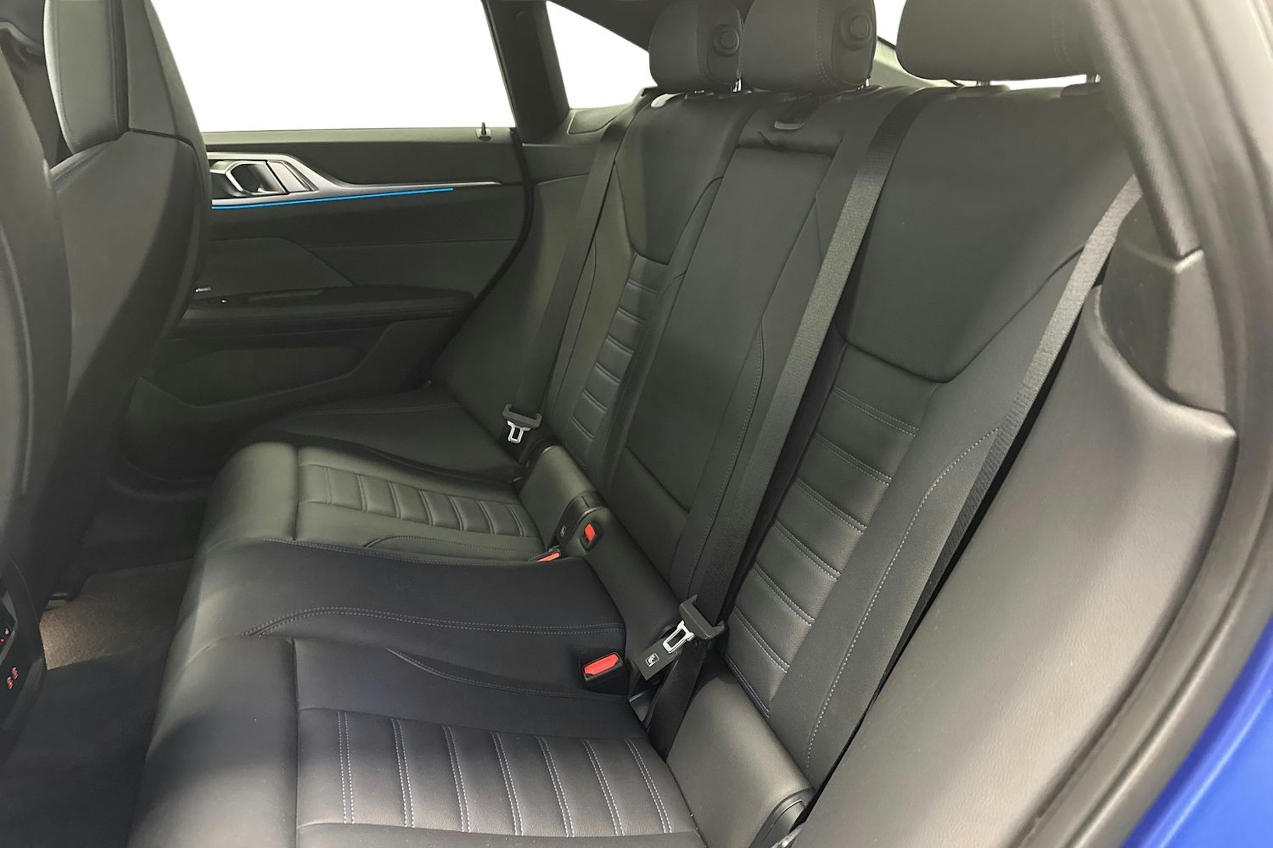 sininen BMW i4 M50 2022 kuva 10.