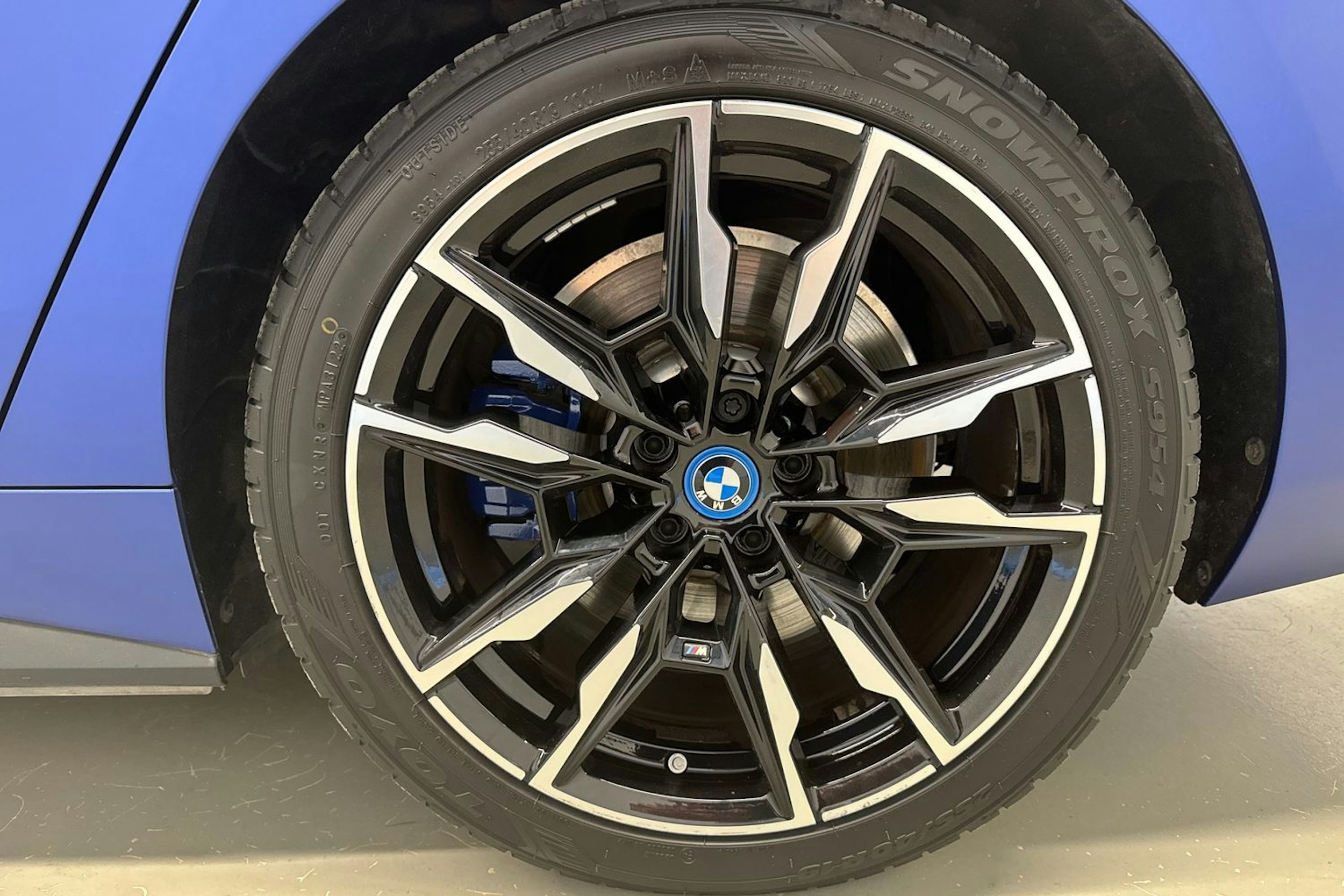 sininen BMW i4 M50 2022 kuva 13.