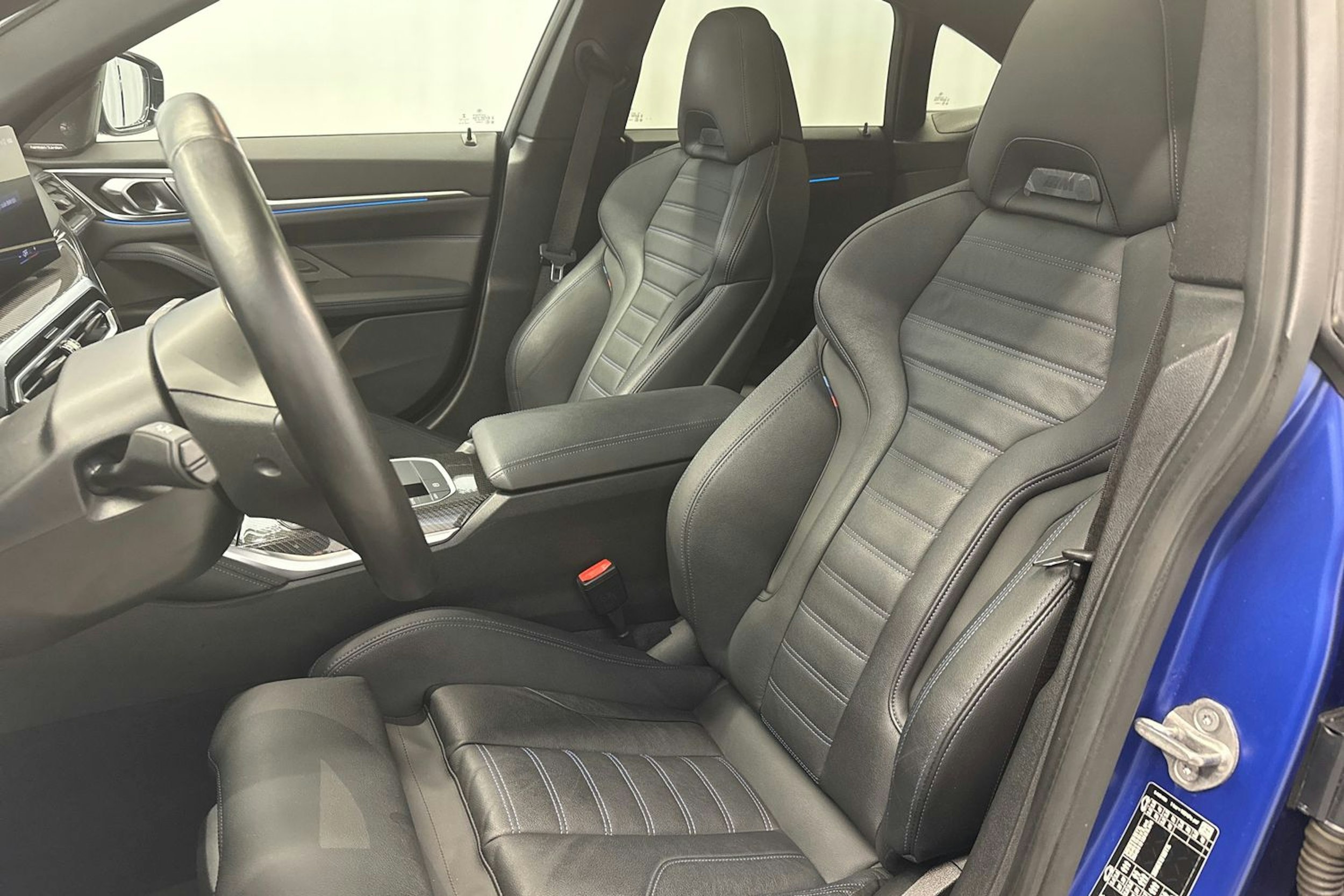 sininen BMW i4 M50 2022 kuva 14.