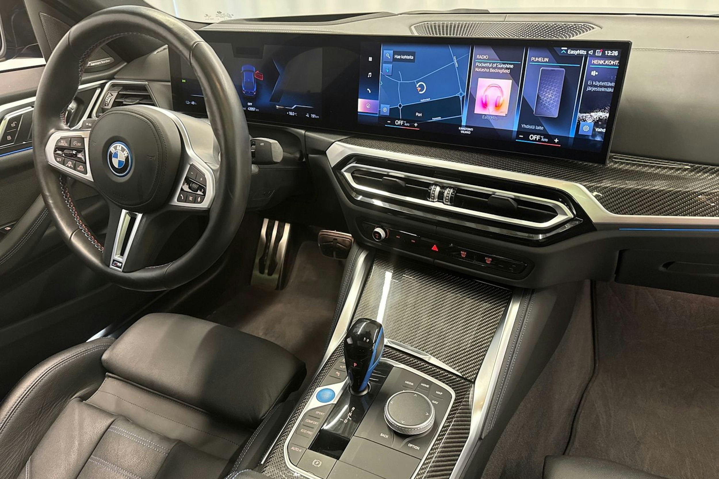 sininen BMW i4 M50 2022 kuva 17.