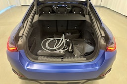sininen BMW i4 M50 2022 kuva 18.