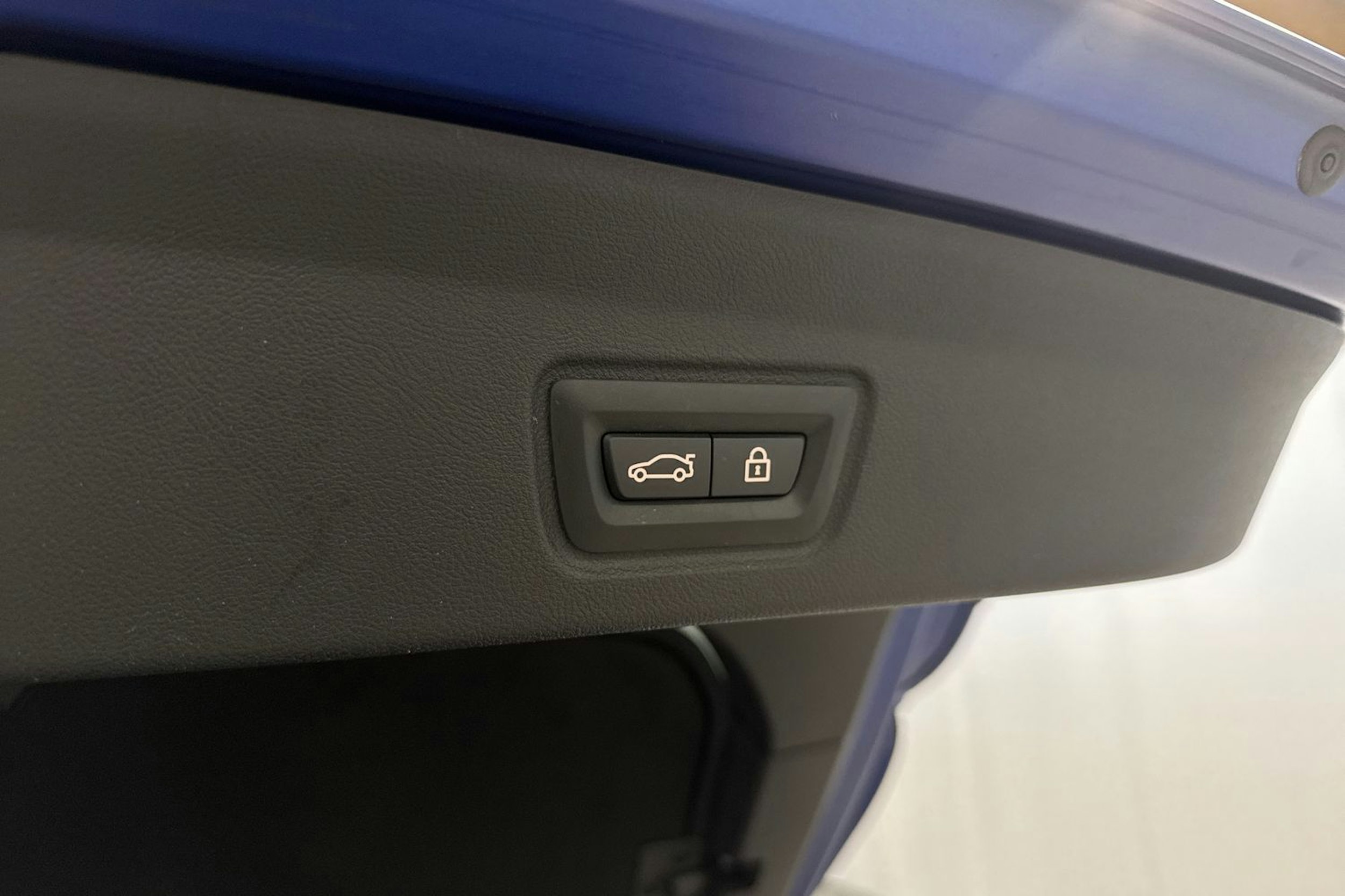 sininen BMW i4 M50 2022 kuva 19.