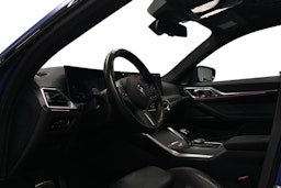 sininen BMW i4 M50 2022 kuva 7.