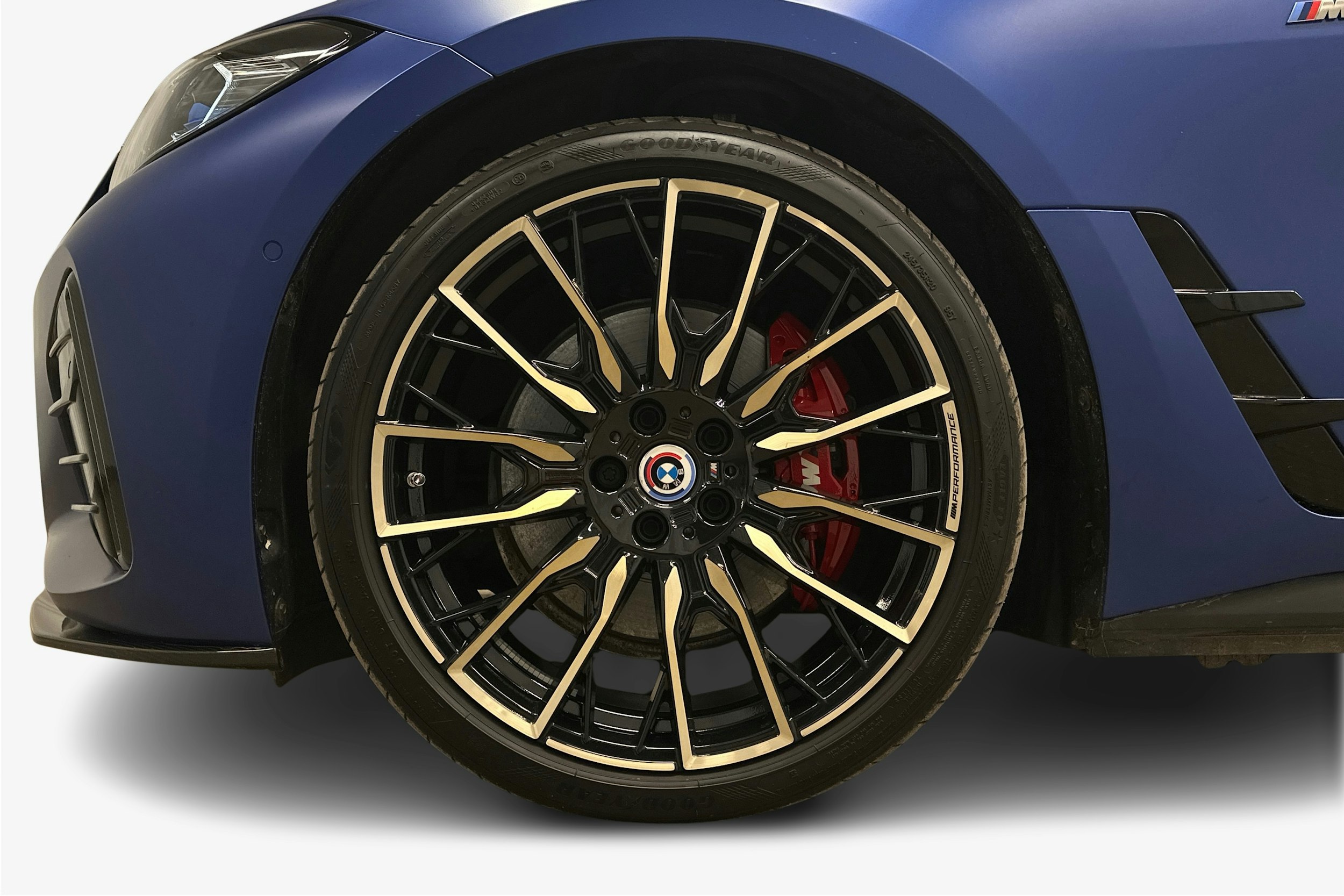 sininen BMW i4 M50 2022 kuva 11.