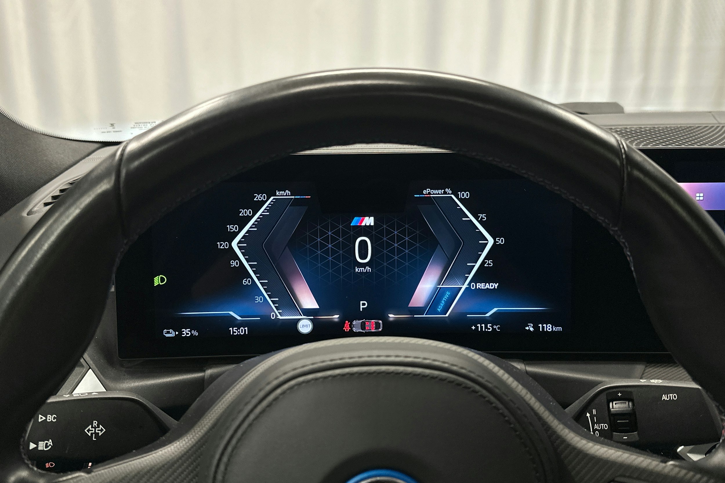 sininen BMW i4 M50 2022 kuva 17.