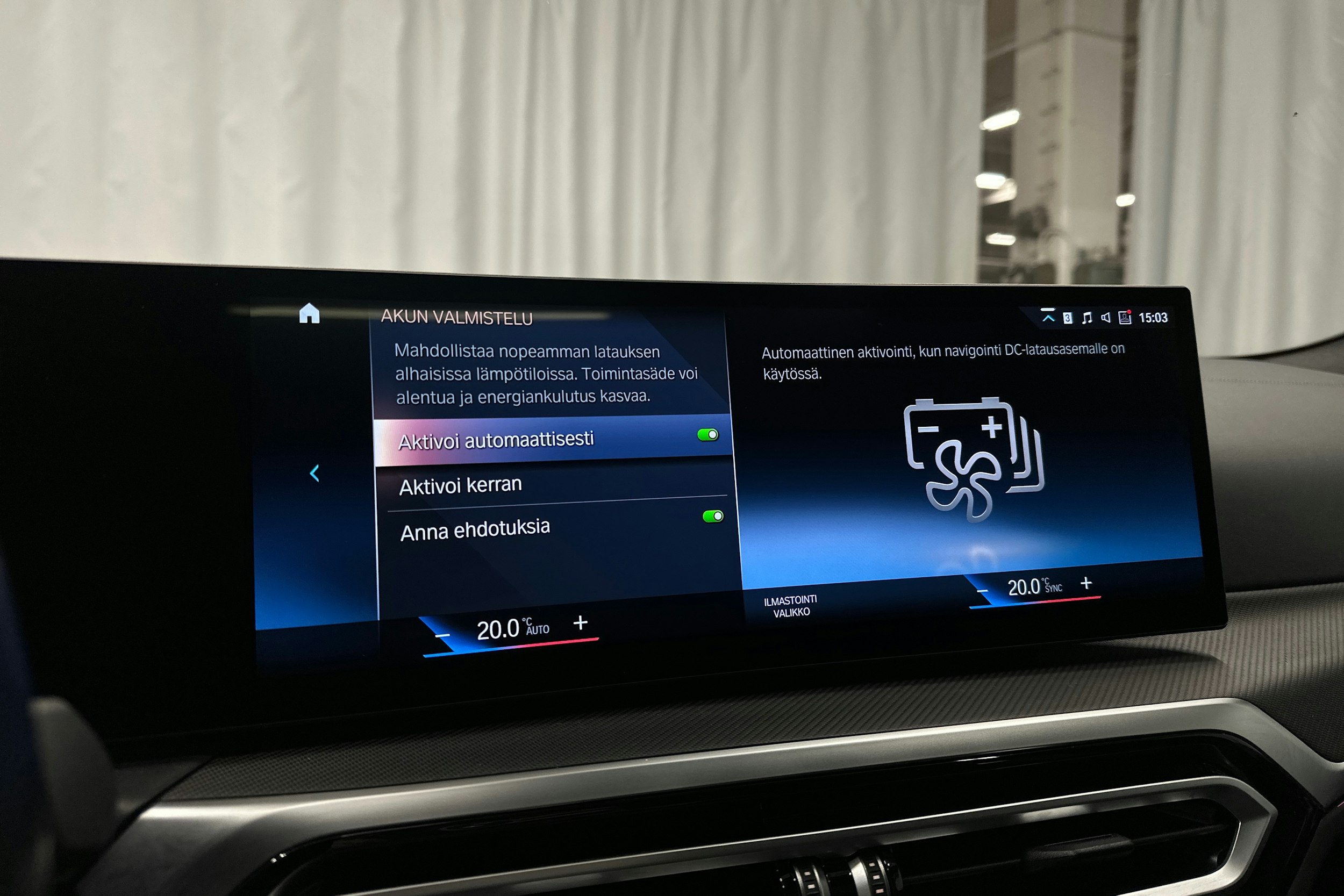 sininen BMW i4 M50 2022 kuva 21.