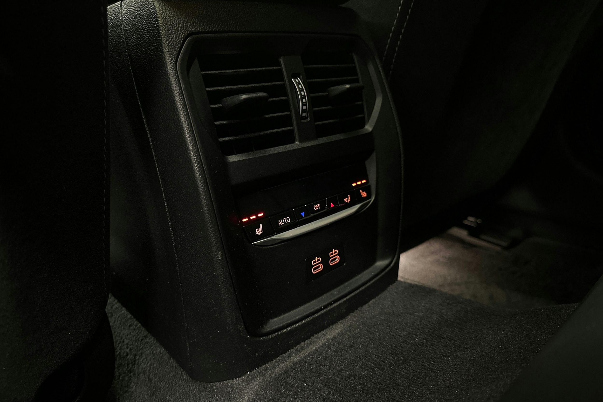 sininen BMW i4 M50 2022 kuva 35.