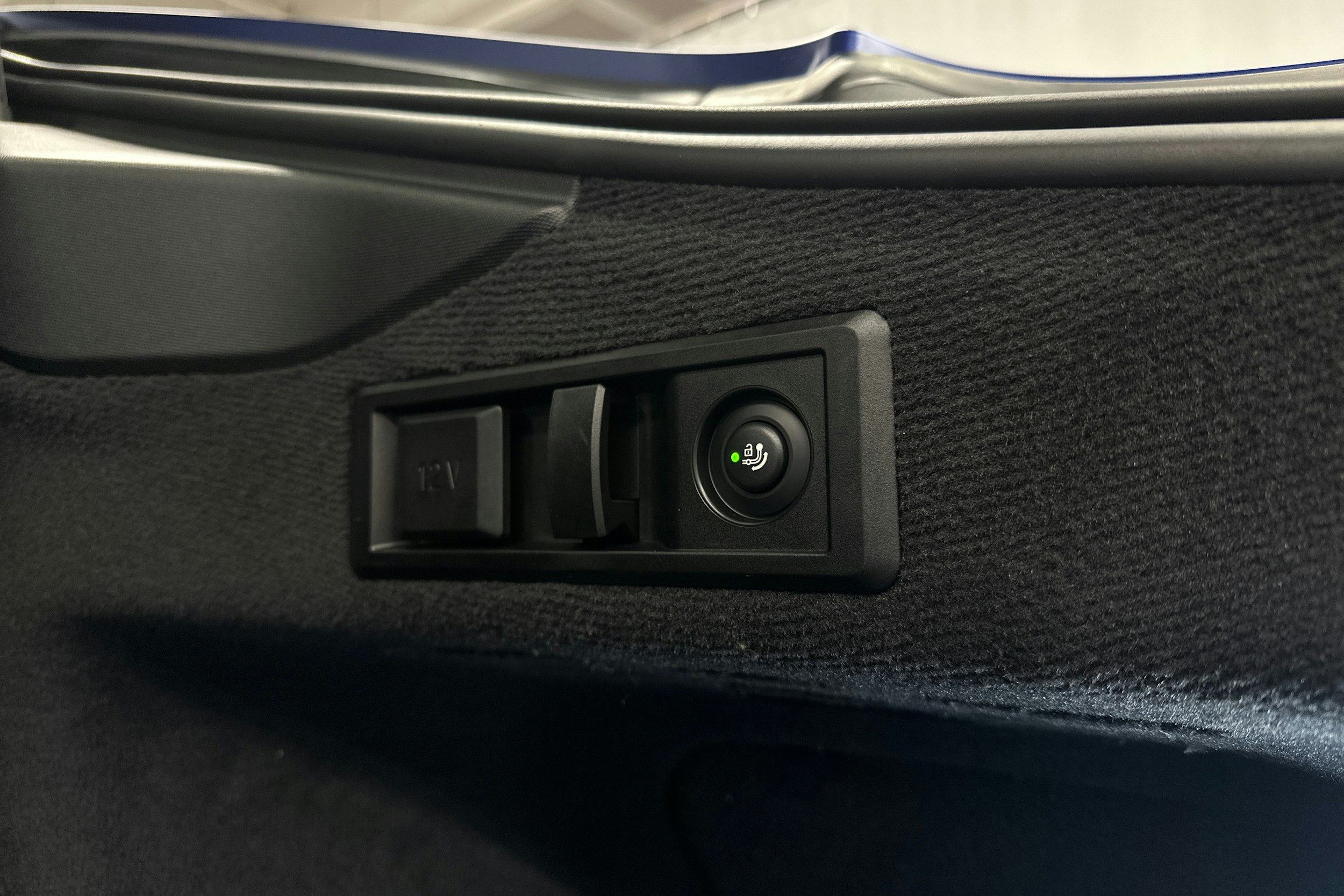 sininen BMW i4 M50 2022 kuva 39.