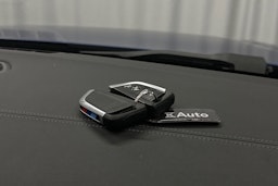 sininen BMW i4 M50 2022 kuva 41.