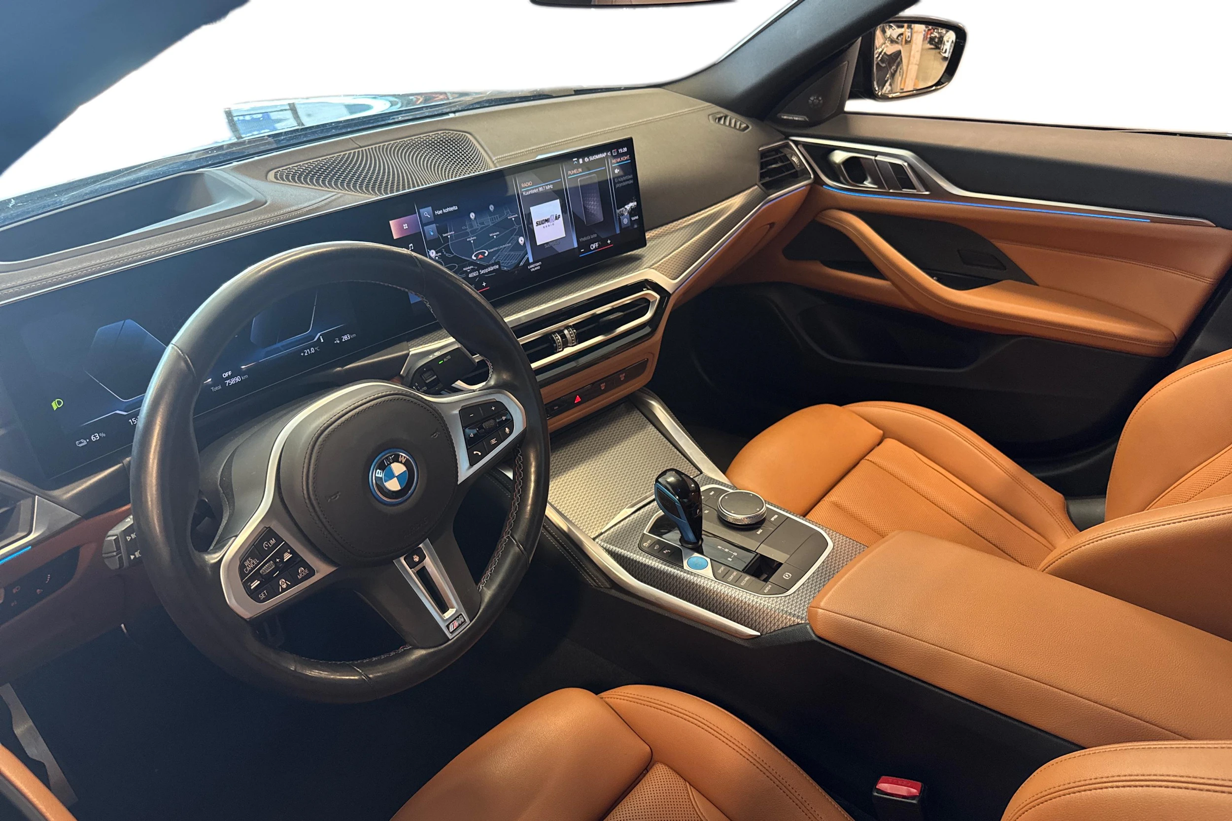 musta BMW i4 M50 2022 kuva 3.