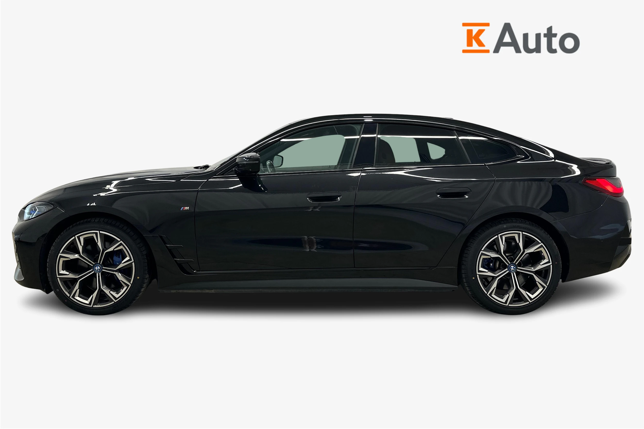 musta BMW i4 M50 2022 kuva 5.