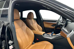 musta BMW i4 M50 2022 kuva 7.