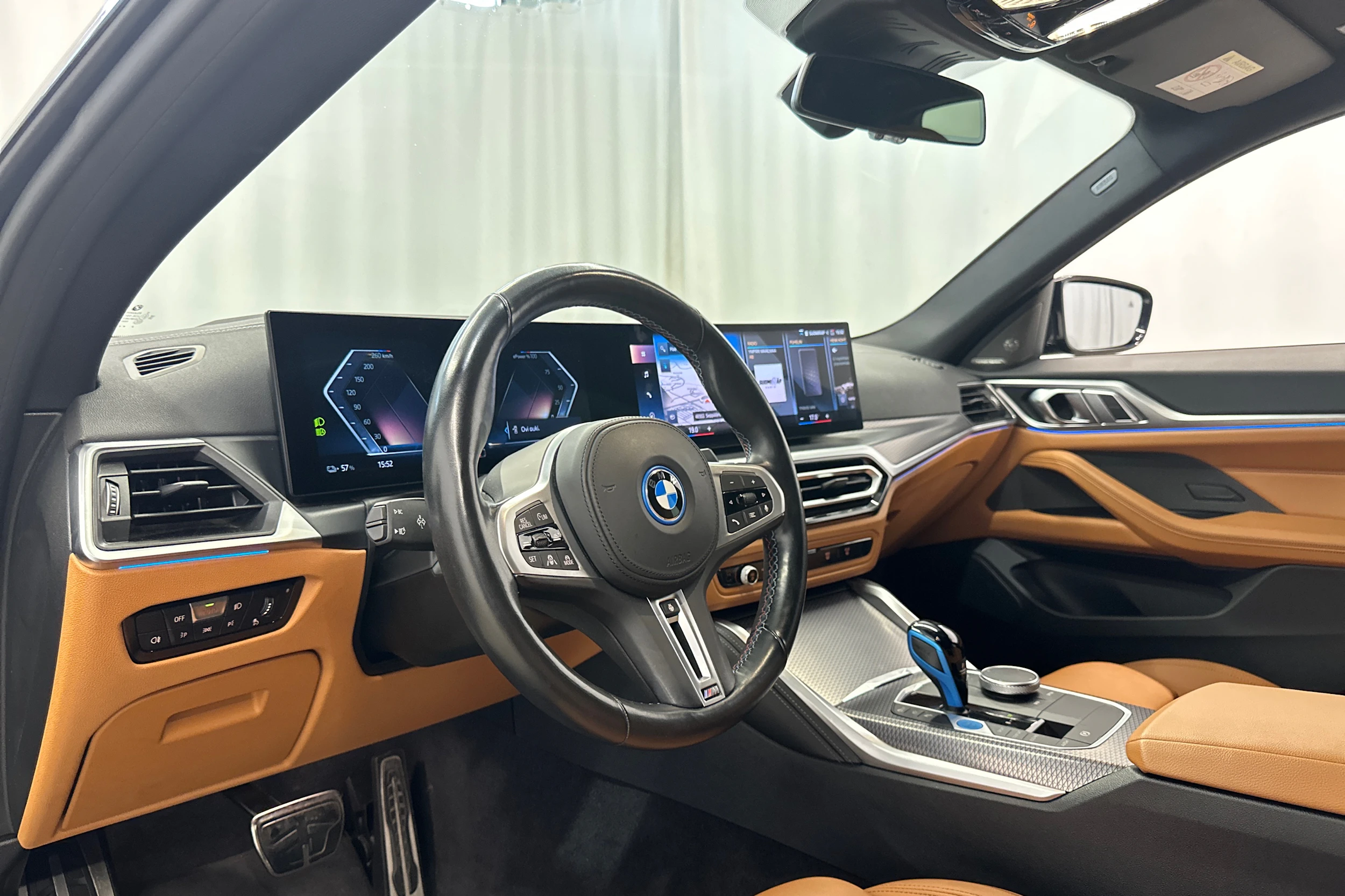 musta BMW i4 M50 2022 kuva 10.