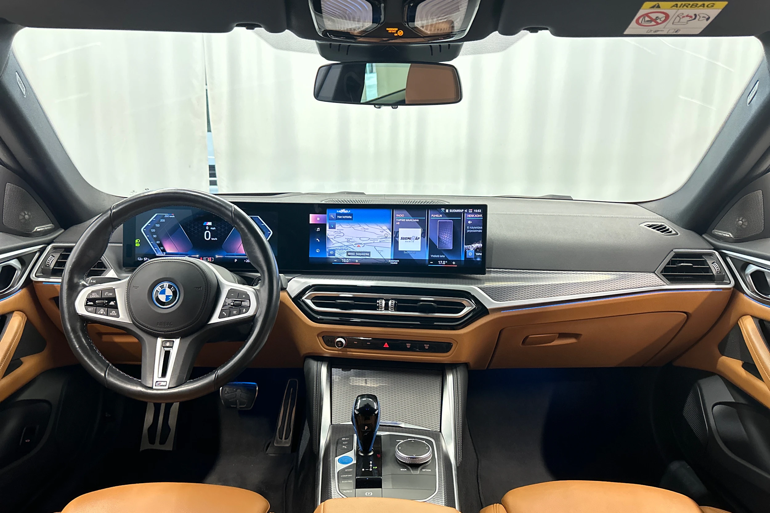 musta BMW i4 M50 2022 kuva 11.