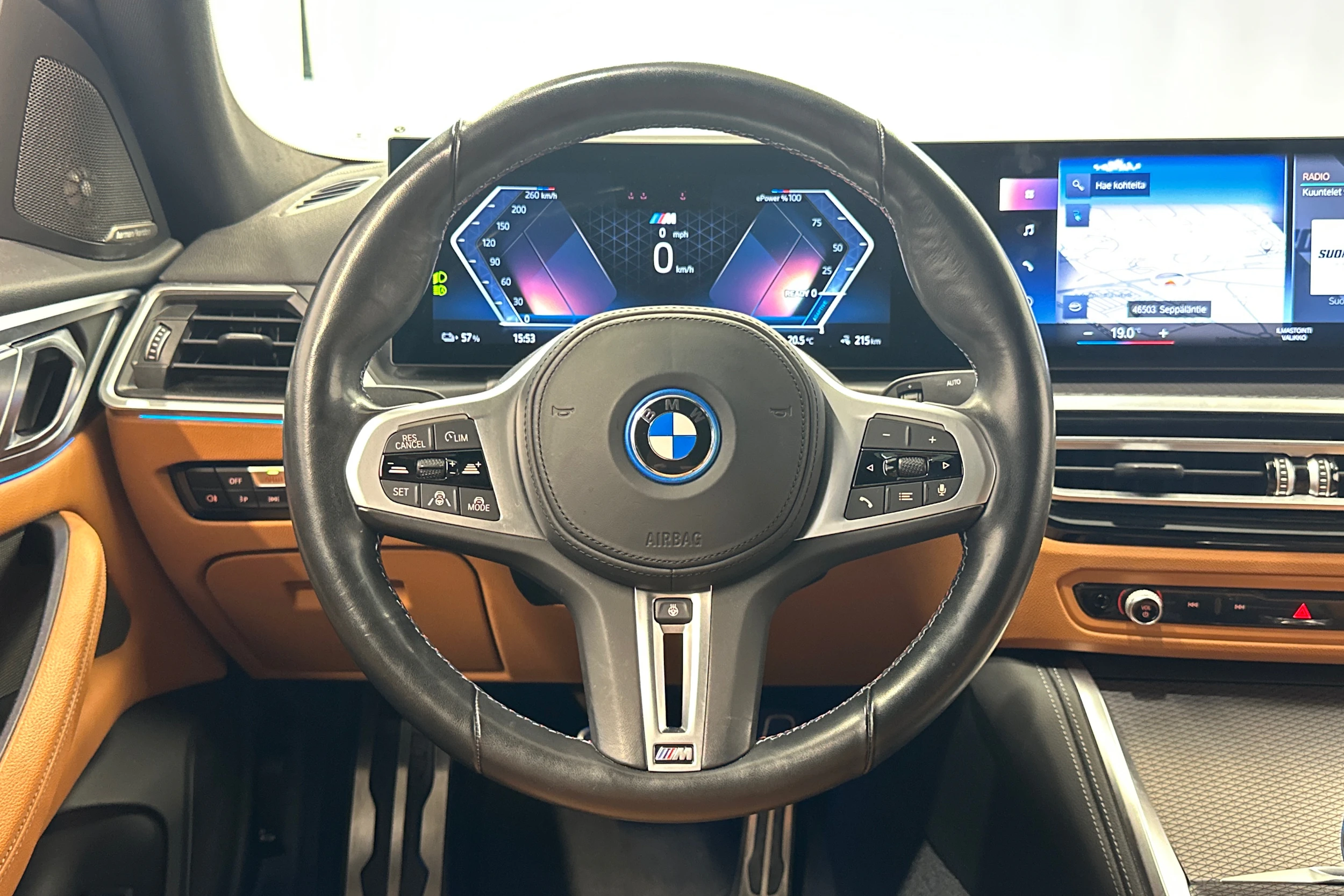 musta BMW i4 M50 2022 kuva 12.