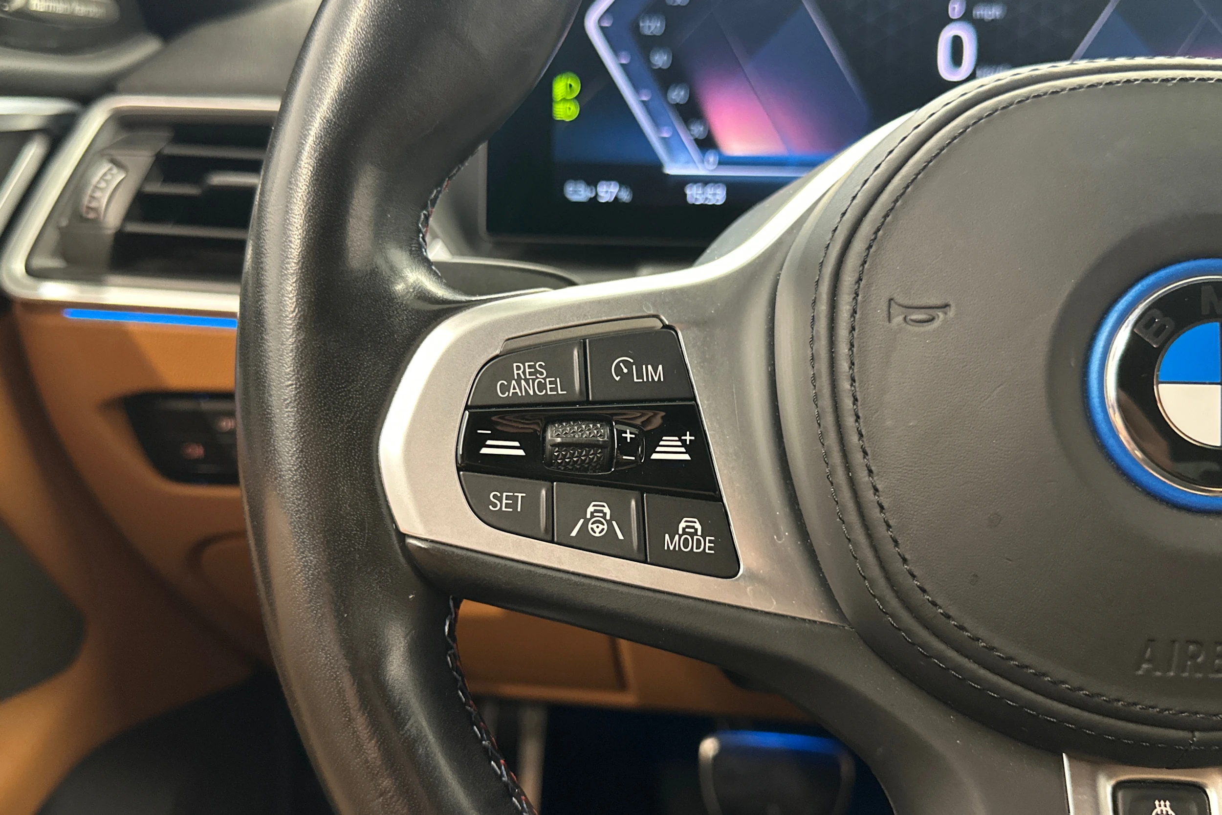 musta BMW i4 M50 2022 kuva 13.