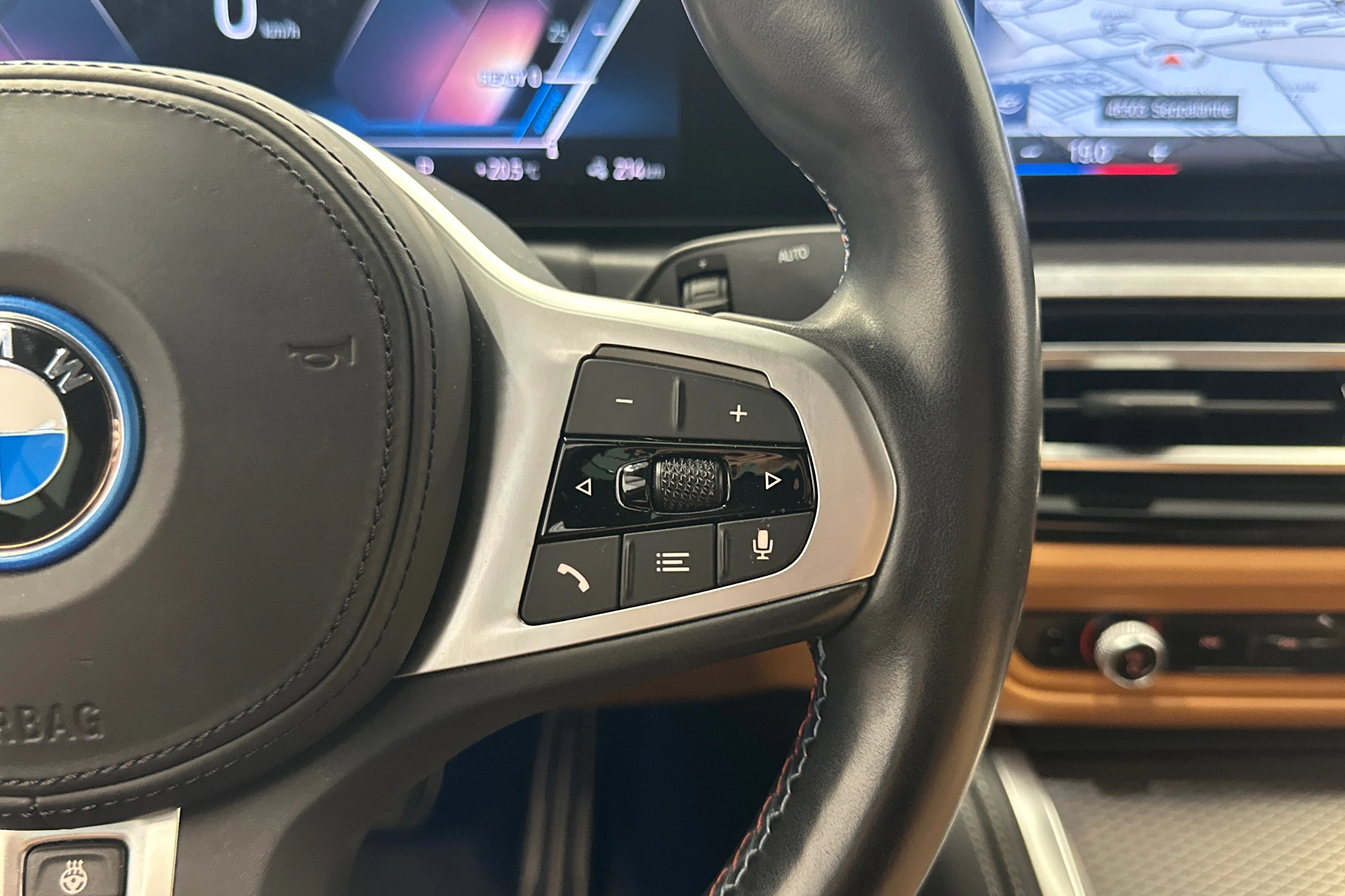 musta BMW i4 M50 2022 kuva 14.