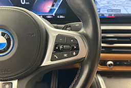 musta BMW i4 M50 2022 kuva 14.