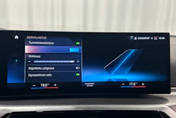 musta BMW i4 M50 2022 kuva 22.
