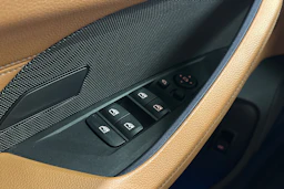 musta BMW i4 M50 2022 kuva 26.