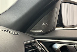 musta BMW i4 M50 2022 kuva 27.