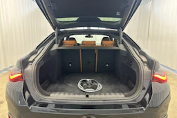 musta BMW i4 M50 2022 kuva 29.