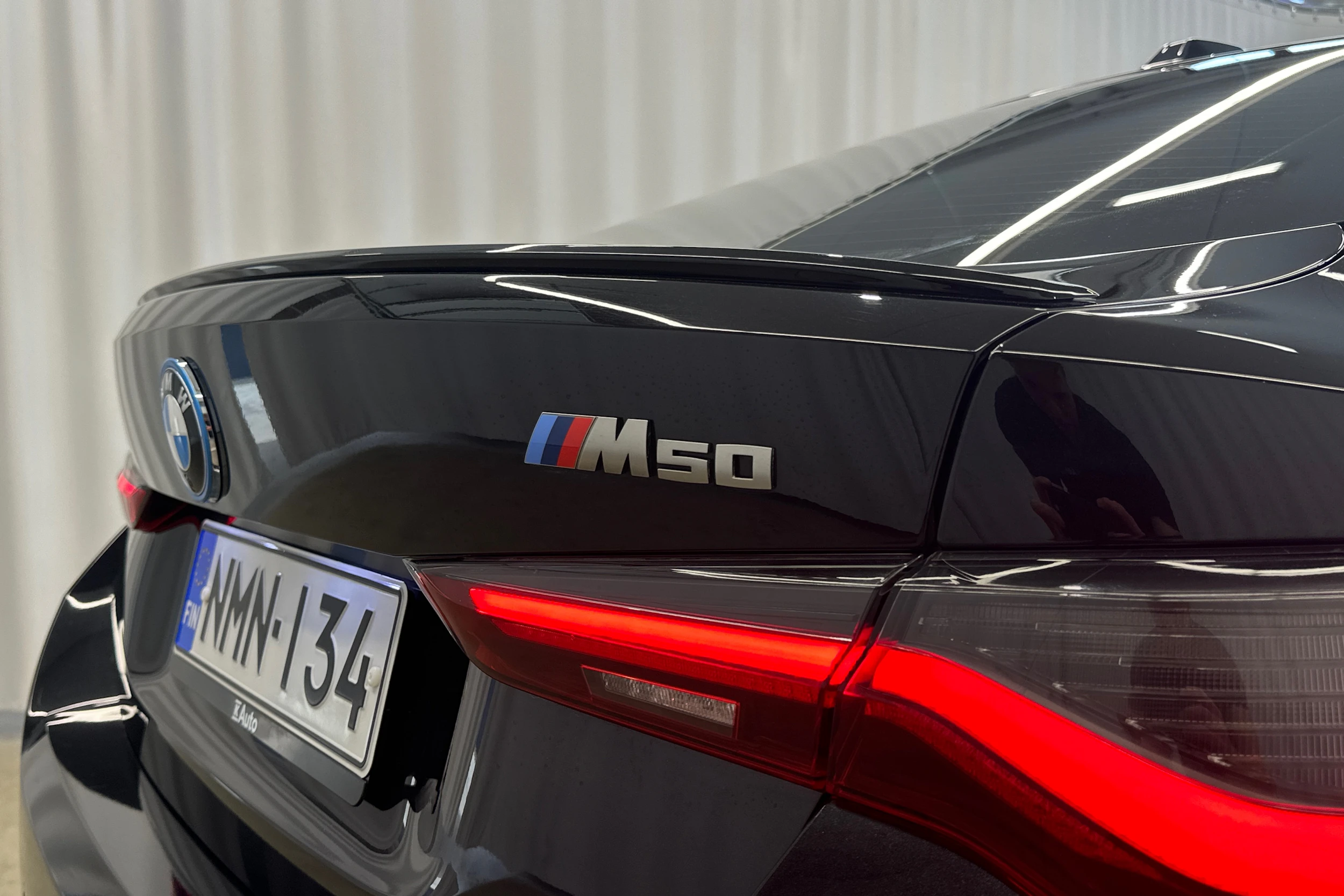 musta BMW i4 M50 2022 kuva 33.