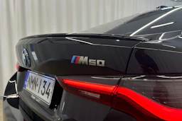 musta BMW i4 M50 2022 kuva 33.