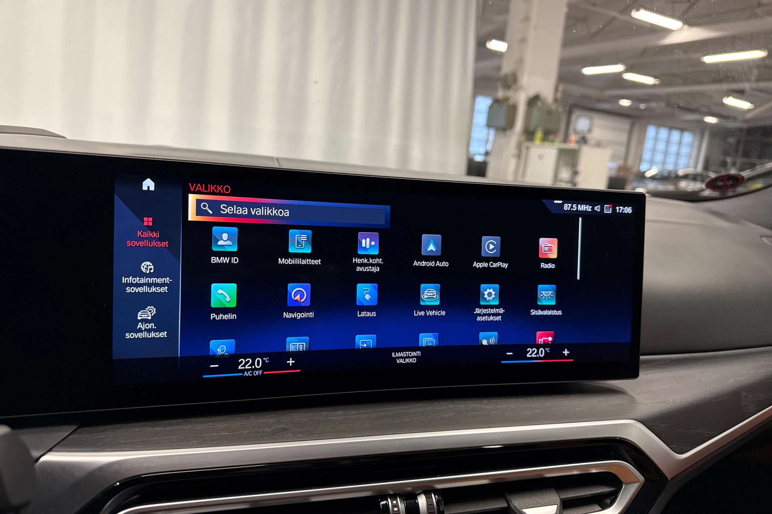 harmaa BMW i4 M50 2022 kuva 19.