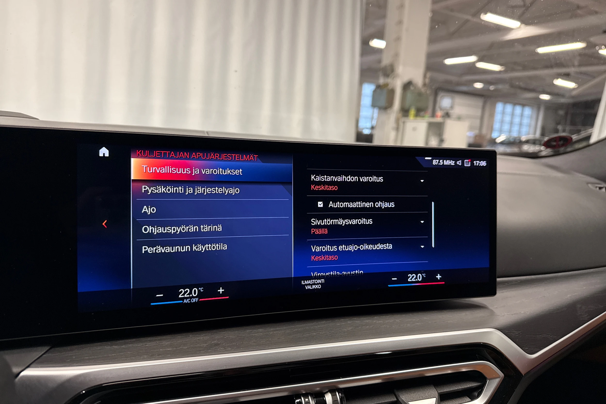 harmaa BMW i4 M50 2022 kuva 21.