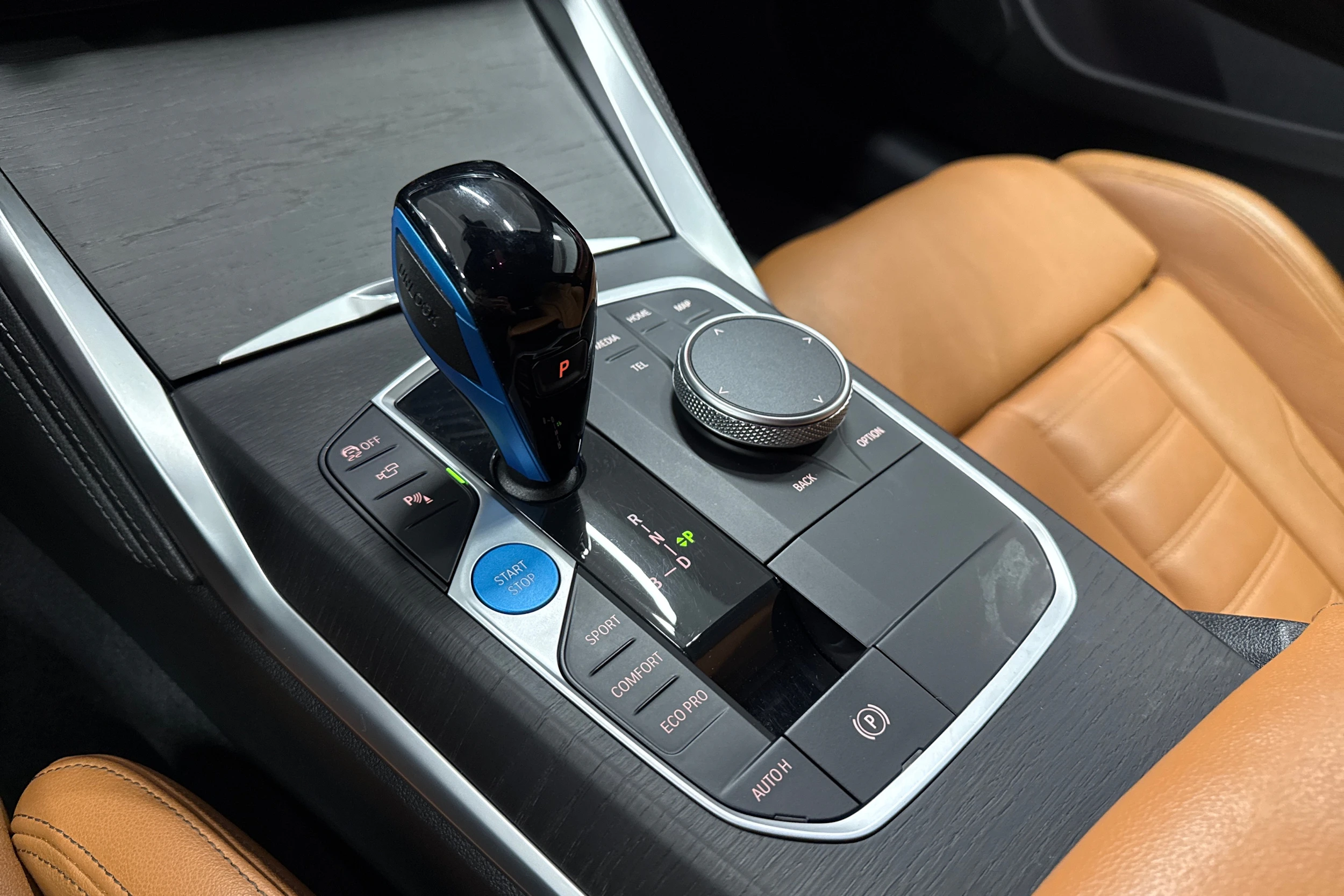 harmaa BMW i4 M50 2022 kuva 23.