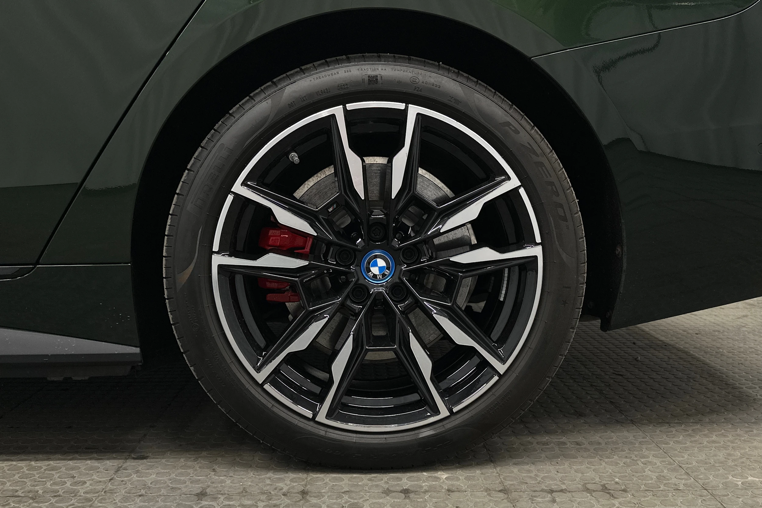vihreä BMW i4 M50 2022 kuva 13.