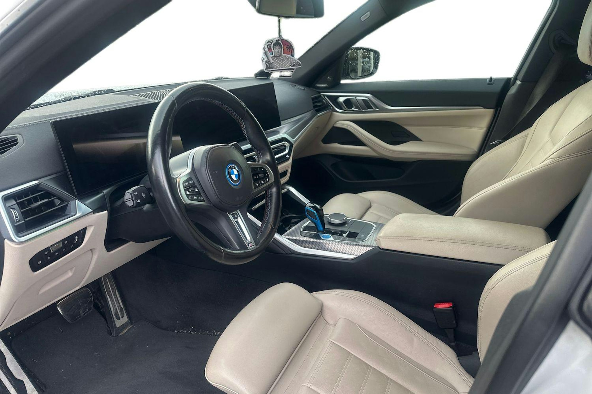 valkoinen BMW i4 M50 2022 kuva 3.