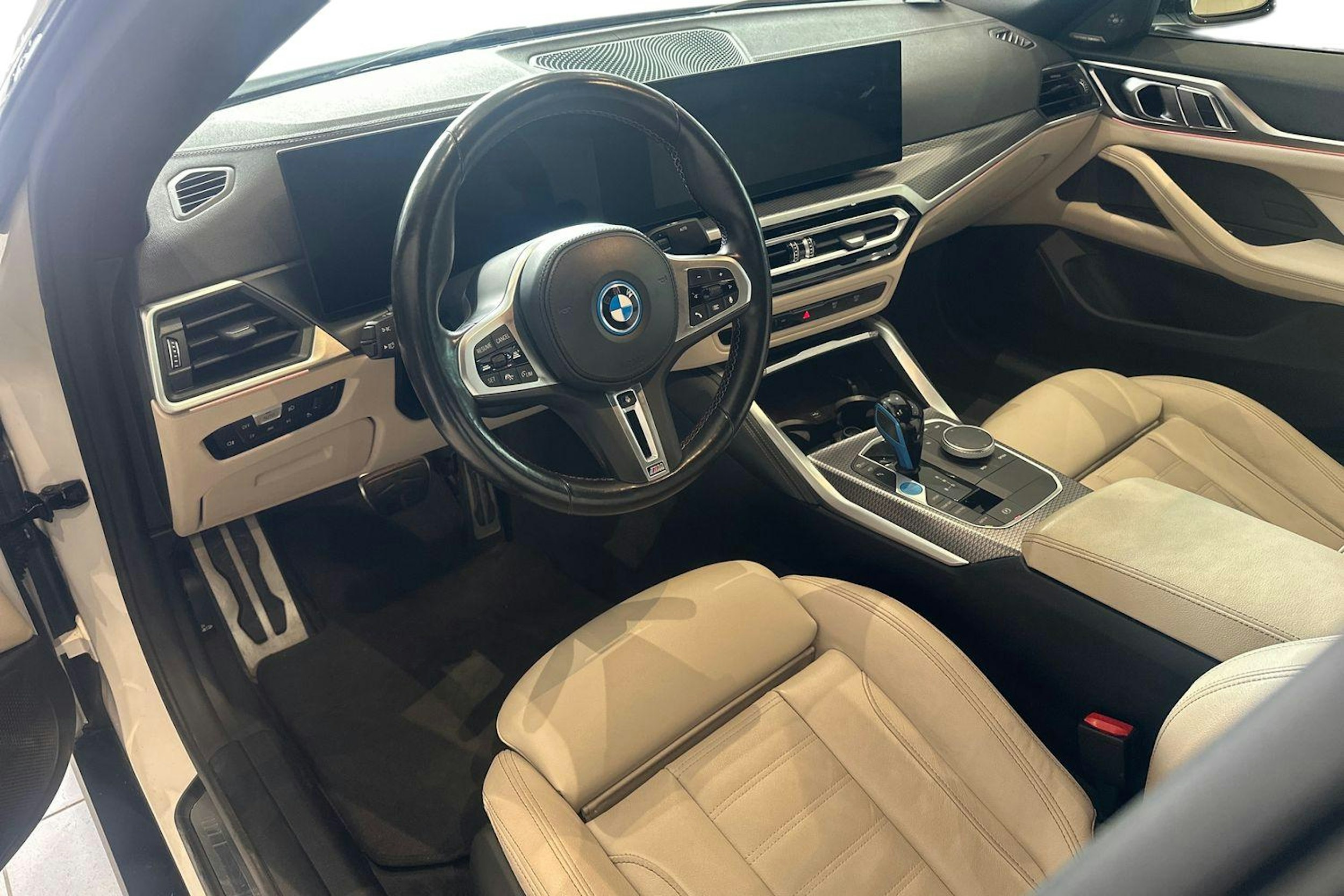 valkoinen BMW i4 M50 2022 kuva 7.