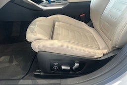 valkoinen BMW i4 M50 2022 kuva 16.
